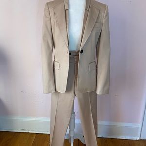 Woman’s Gucci Pant Suit size 42 jacket 40 pants